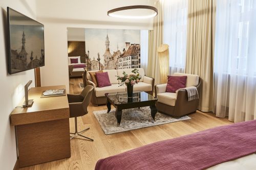 Stay At Hotel Vier Jahreszeiten Kempinski